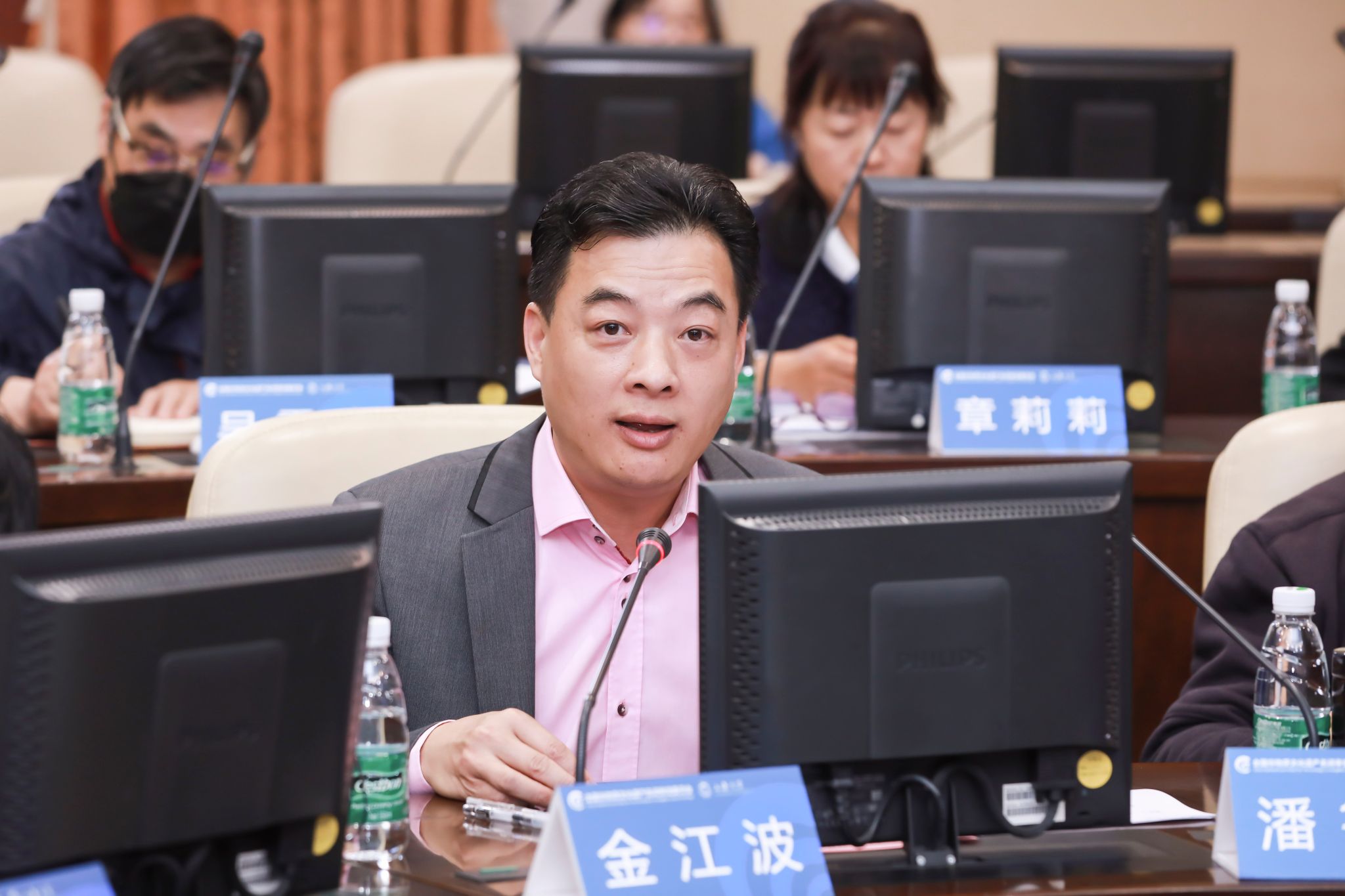 beat365正版唯一官网必一上海美术学院执行院长、全国非遗名词委委员金江波教授代为宣读文化和旅游部非物质文化遗产司王晨阳司长的贺信.jpg beat365正版唯一官网必一上海美术学院执行院长、全国非遗名词委委员金江波教授代为宣读文化和旅游部非物质文化遗产司王晨阳司长的贺信.jpg