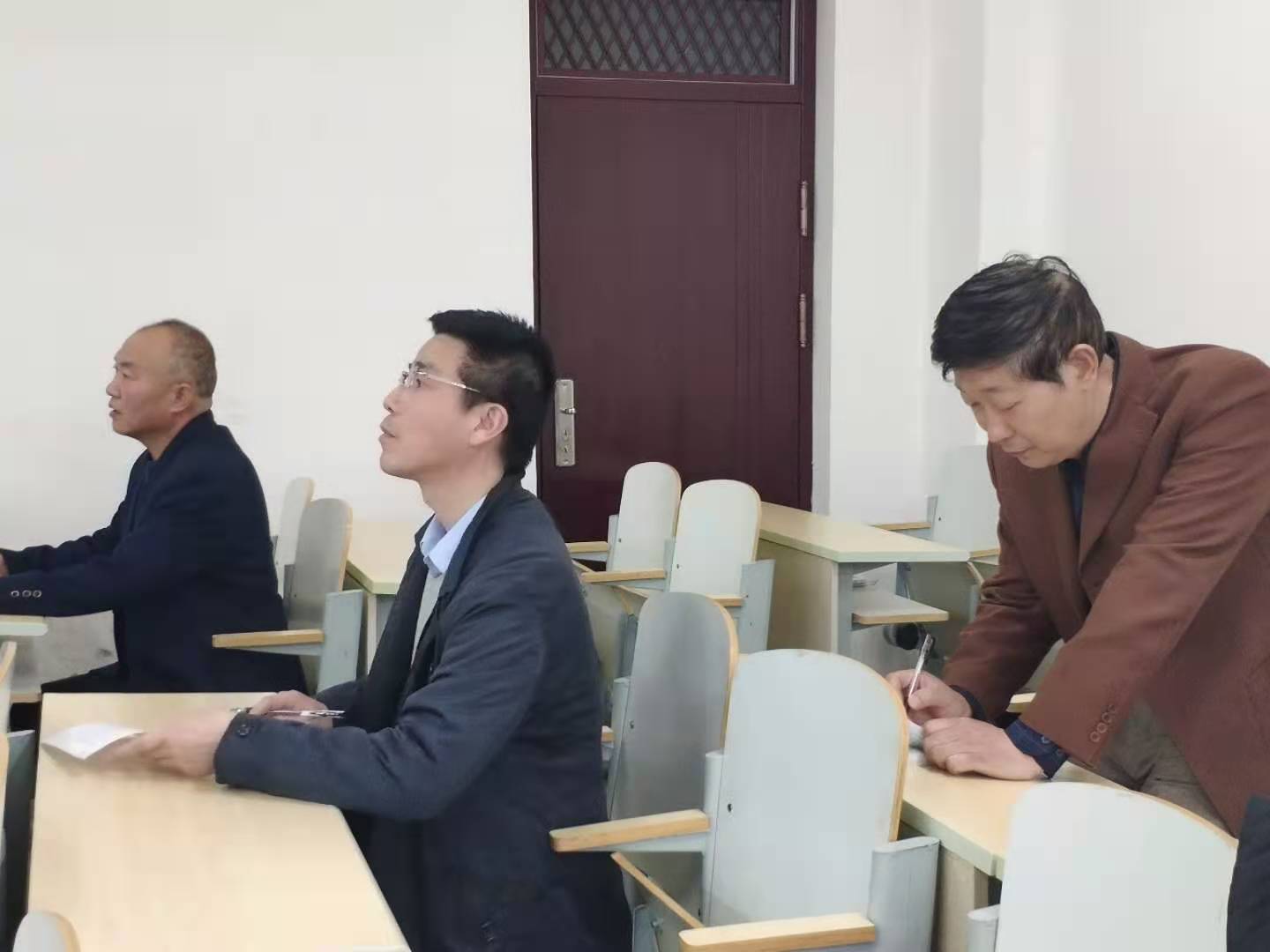 微信图片_20201117-评委在打分