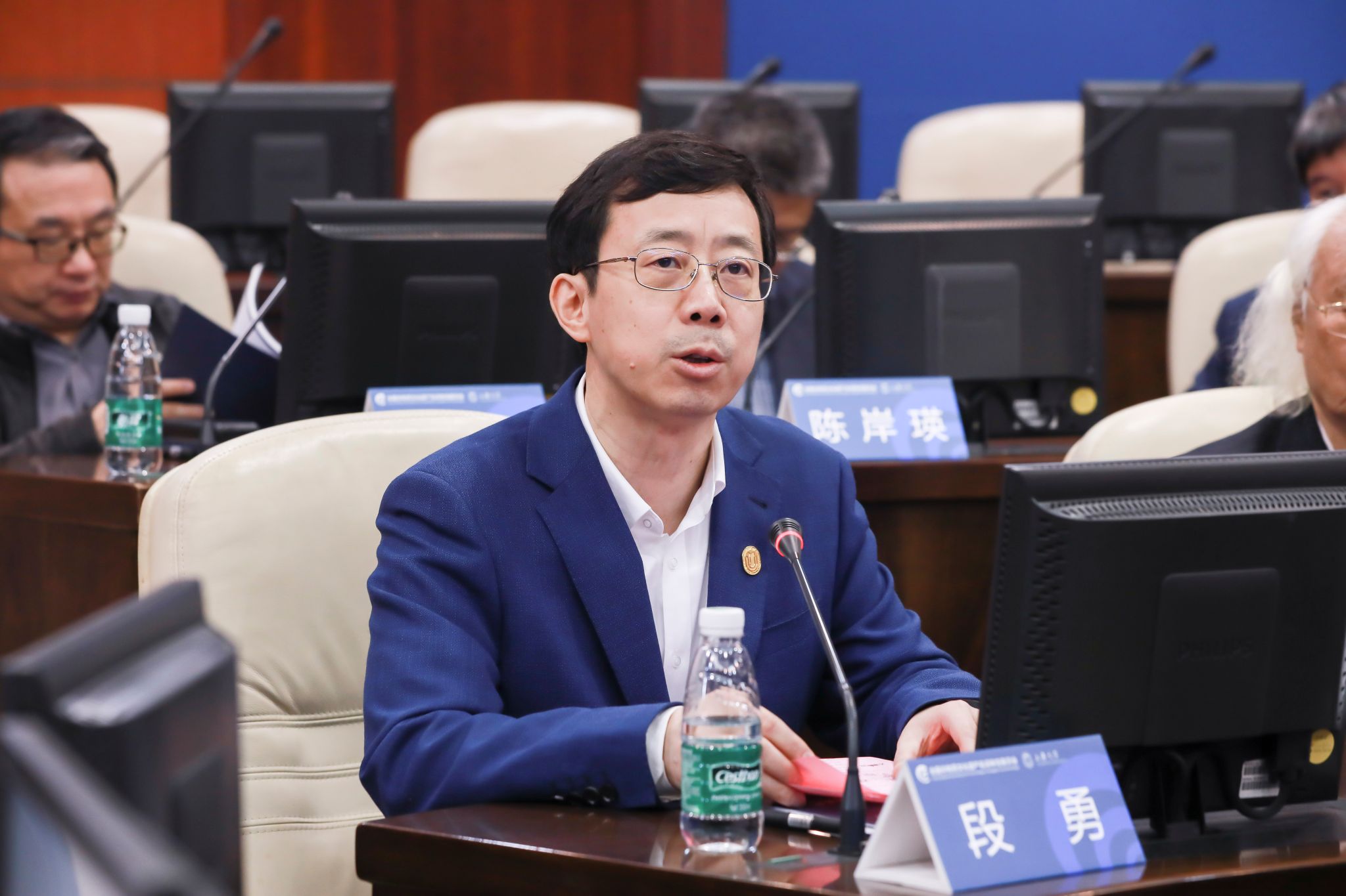 beat365正版唯一官网必一党委副书记、全国非遗名词委主任段勇先生主持会议.jpg beat365正版唯一官网必一党委副书记、全国非遗名词委主任段勇先生主持会议.jpg